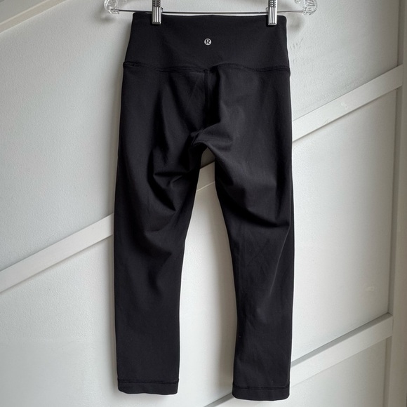 Lululemon Wunder Under Crop High-Rise *Full-On Luxtreme 23" Black size 6 - Picture 4 of 8